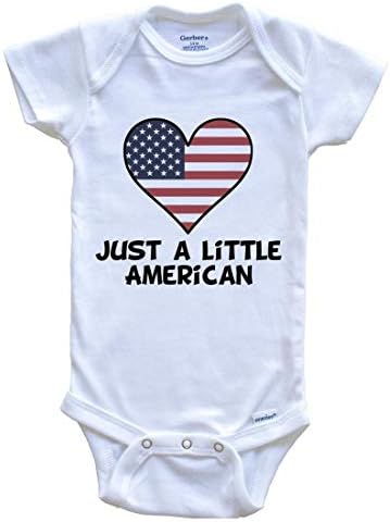 Sadece Küçük Bir Amerikan Onesie-Komik Amerika Birleşik Devletleri Bayrağı Bebek Bodysuit